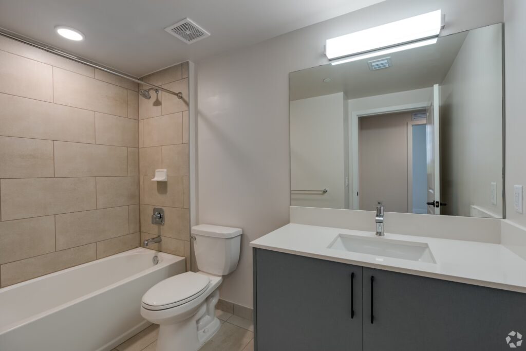 grand-view-park-miami-fl-2-bd-2-ba---864-sqft (3)