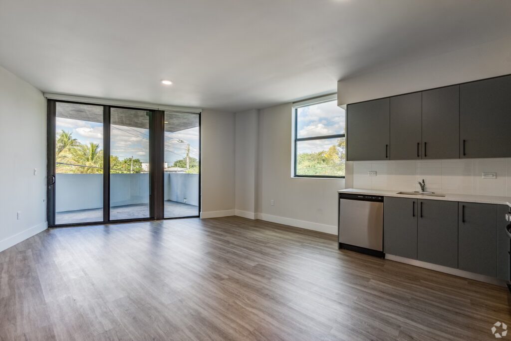 grand-view-park-miami-fl-2-bd-den-2-ba---1197-sqft